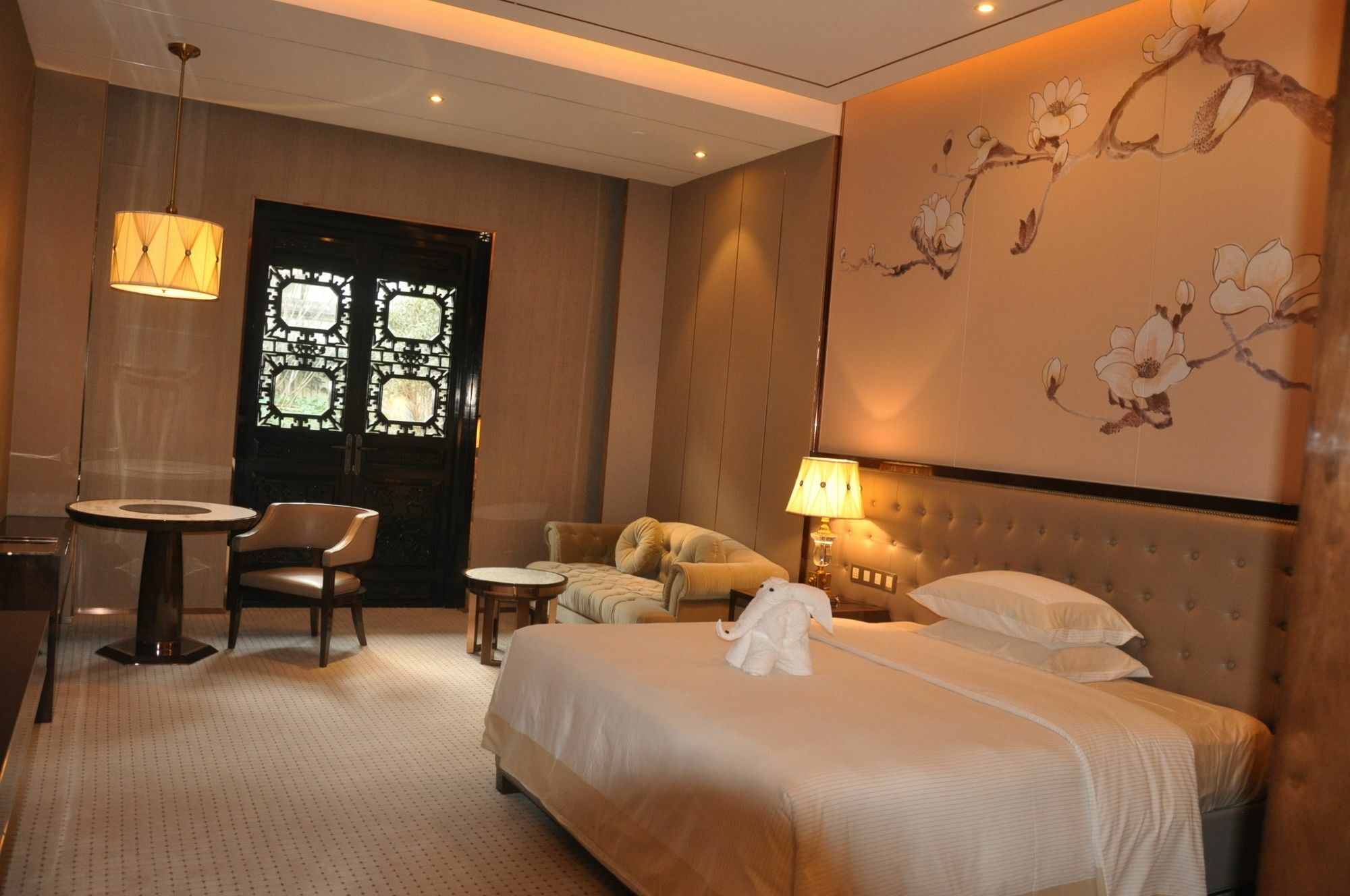 Royal Garden Hotel Shanghai-Free Shuttle To And From Disney & Pvg & Close Metro Line2 Easy To Sha New Expo Exteriér fotografie